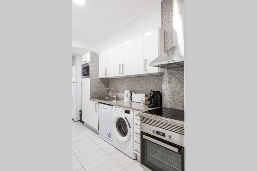 Remodeled Apartment In The City Center. Faro Bagian luar foto